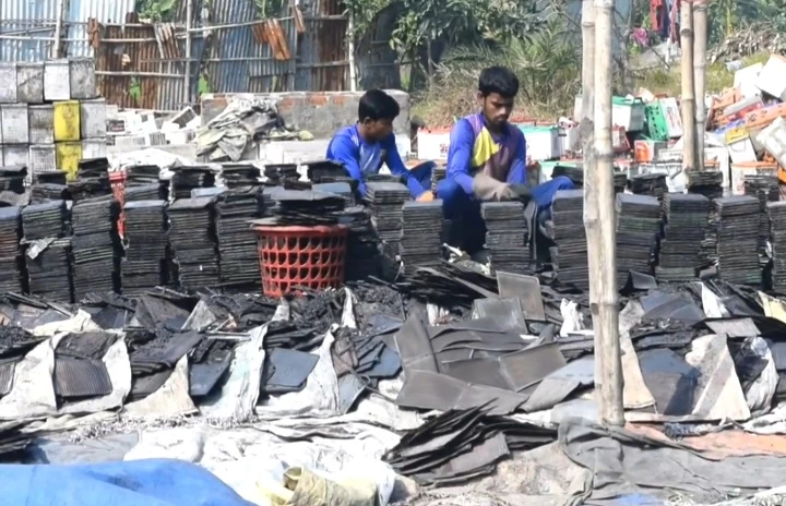 ঝিনাইদহে অবৈধ সীসা তৈরীর কারখানা বন্ধ, জরিমানা