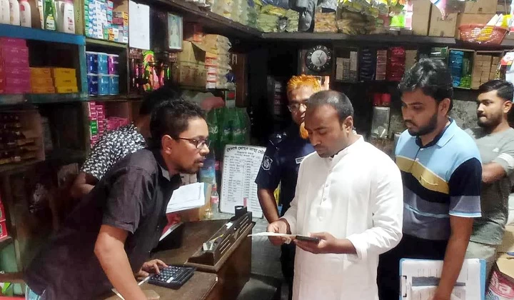 স্বরূপকাঠিতে দুই দোকানীকে ভ্রাম্যমান আদালতের জরিমানা