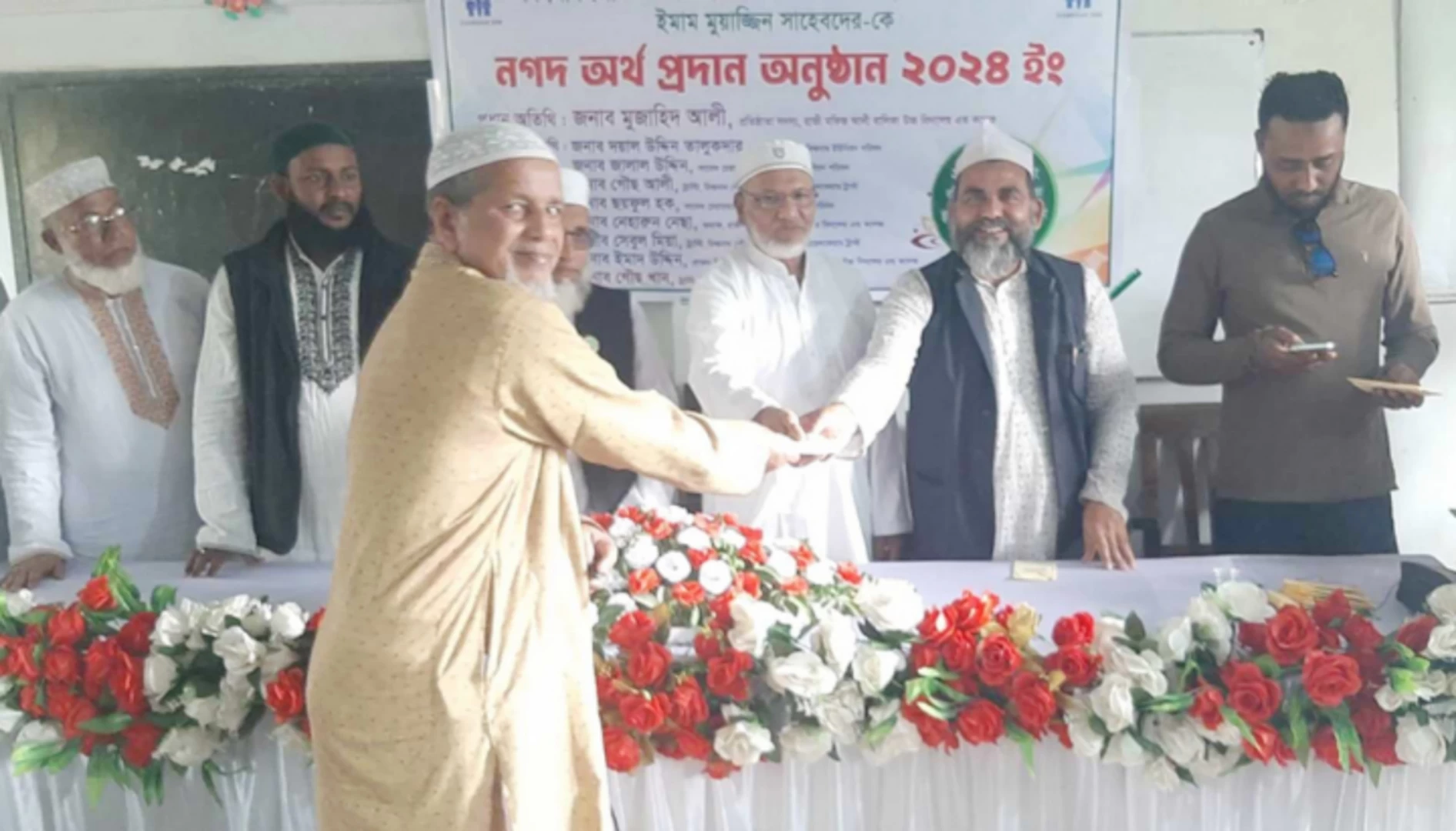 বিশ্বনাথে ৪৫টি মসজিদের শতাধিক ইমাম ও মুয়াজ্জিনকে অর্থ-সহায়তা