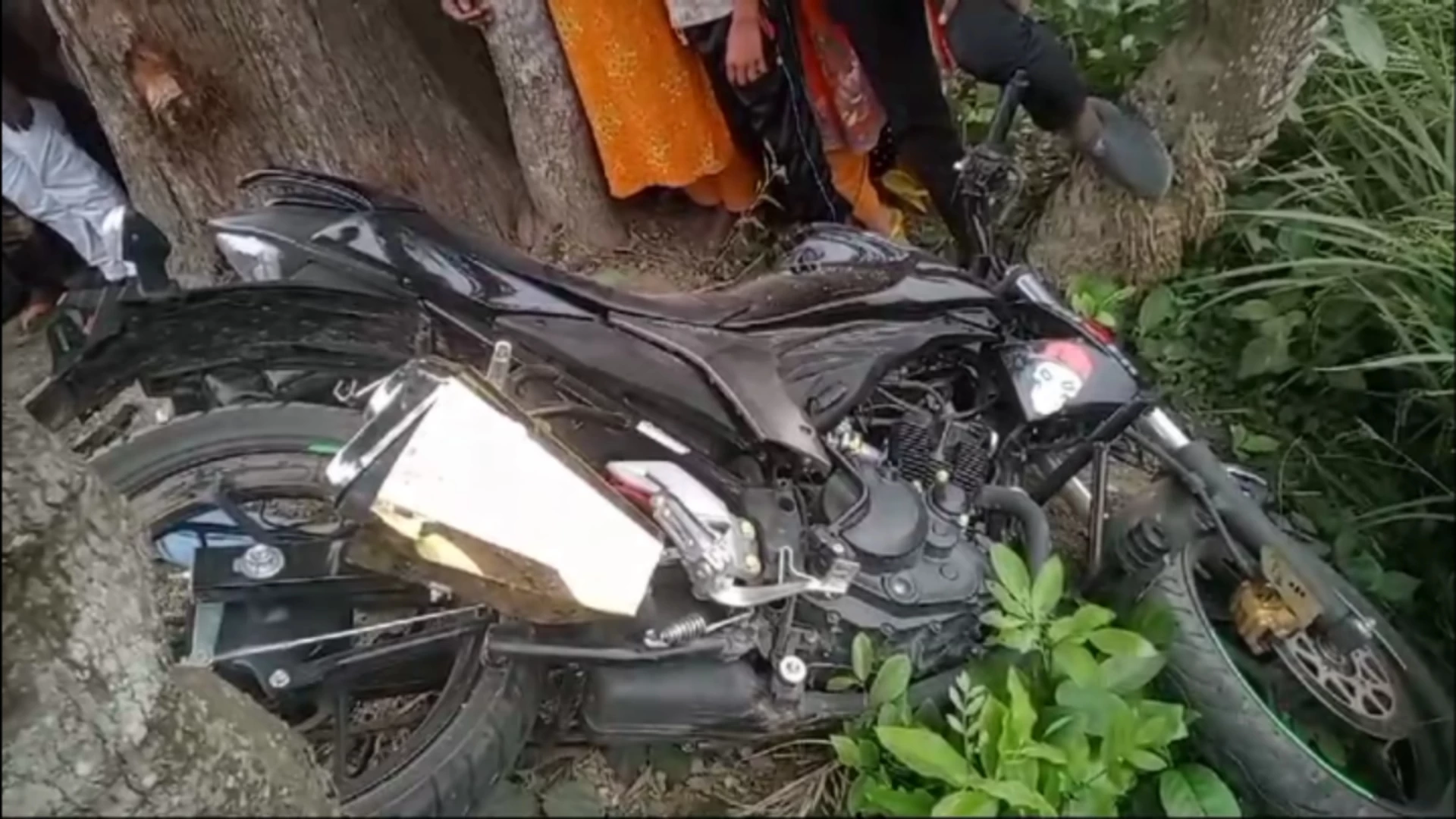 চুয়াডাঙ্গায় মোটরসাইকেল গাছের সাথে ধাক্কায় দুই যুবক নিহত