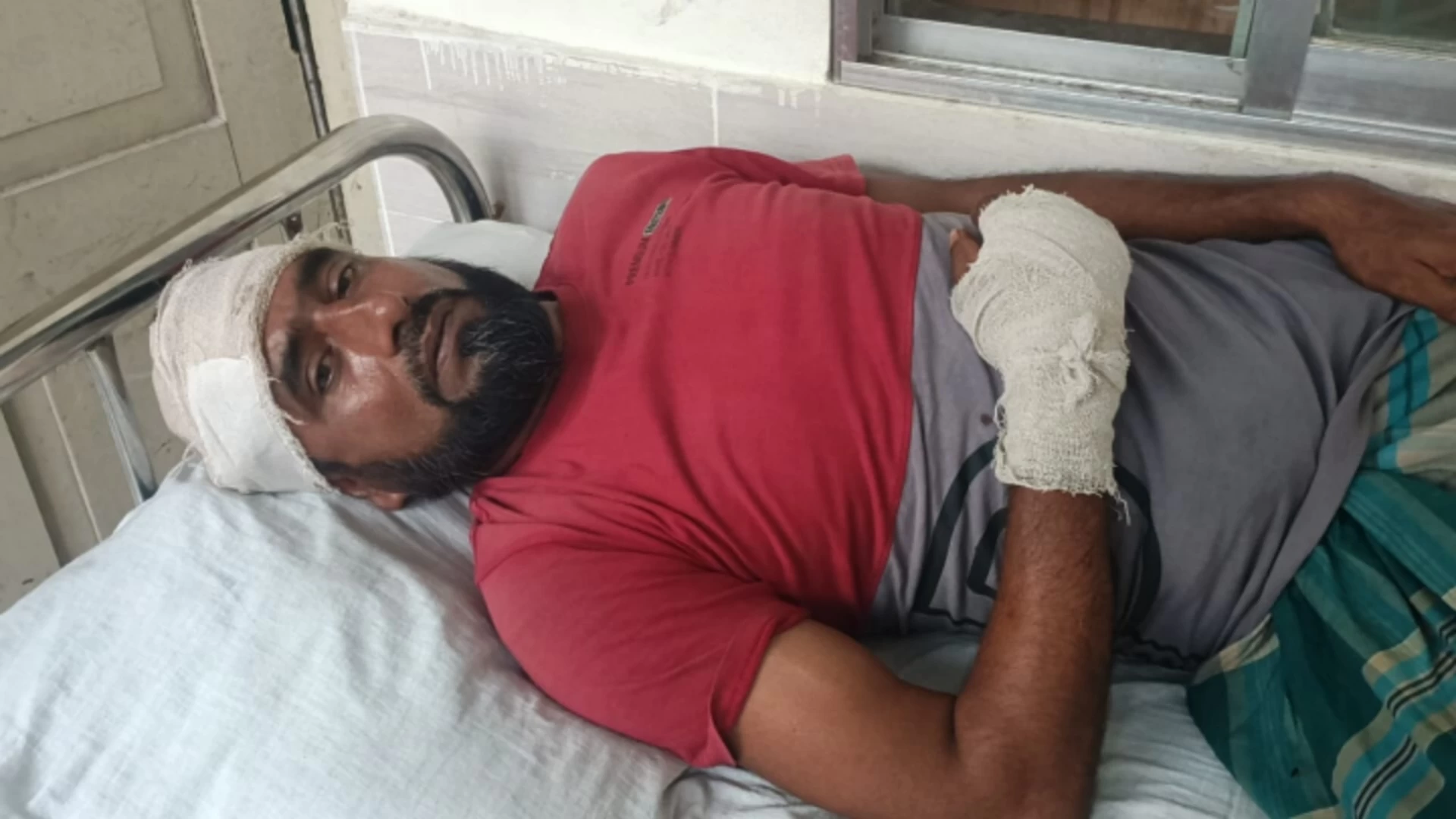 বাগেরহাটে ইউপি সদস্যর নেতৃত্বে হামলা, নারীসহ আহত ৫