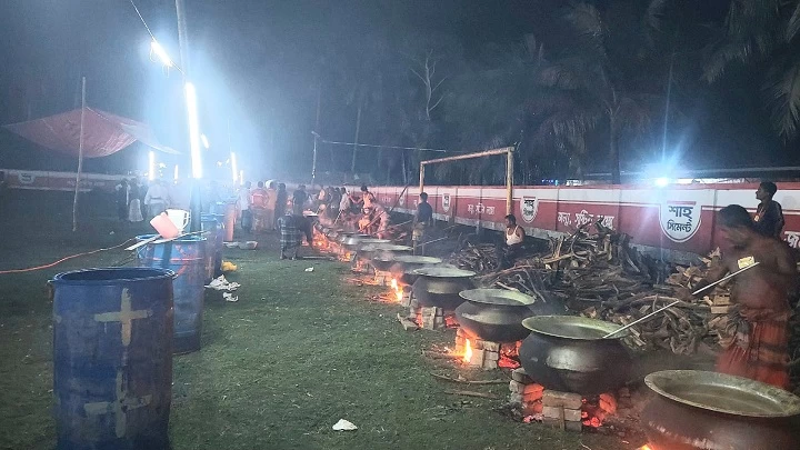 বাগেরহাটে মাহফিলের মাংস বিক্রি; এলাকাজুড়ে তীব্র ক্ষোভ