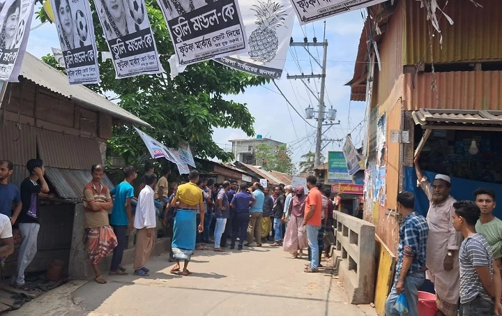 স্বরূপকাঠিতে হকের দুই গ্রুপের মধ্যে ধাওয়া পাল্টা ধাওয়া