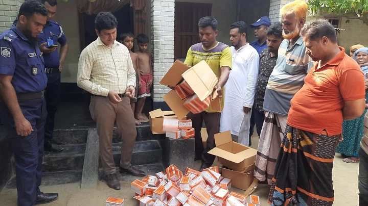 চুয়াডাঙ্গার আলমডাঙ্গায় নকল খাবার স্যালাইন জব্দ