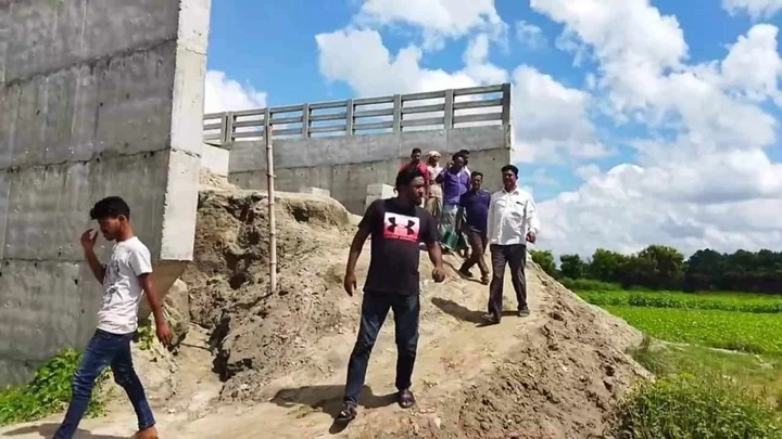 মেহেরপুরে সেতু নির্মাণ হলেও হয়নি সংযোগ সড়ক