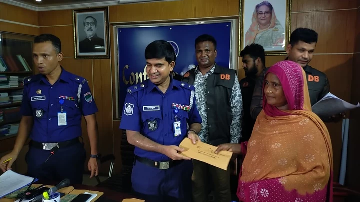 মেহেরপুরে হারানো ৭৯ মোবাইল ফোন উদ্ধার পুলিশের