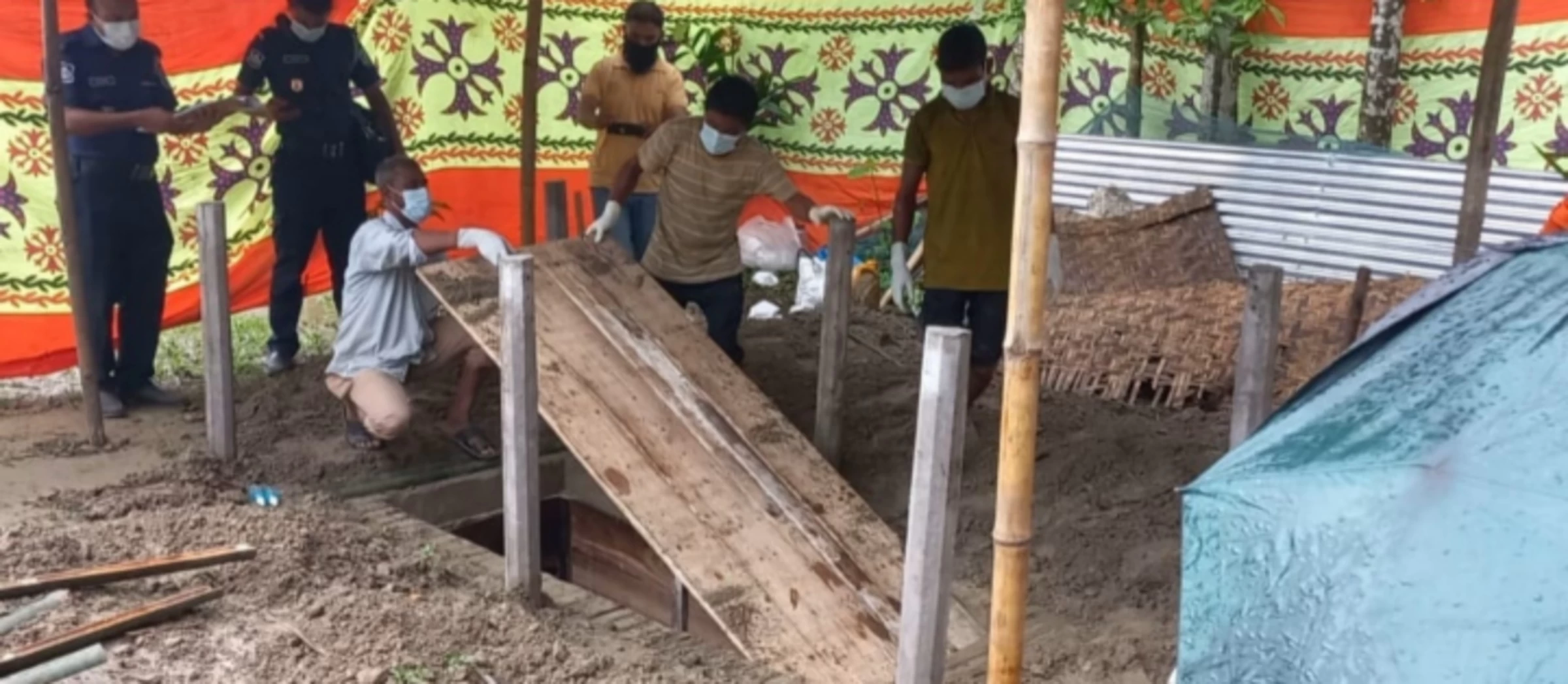 মৃত্যুর দেড়মাস পর কবর থেকে লাশ উত্তোলন