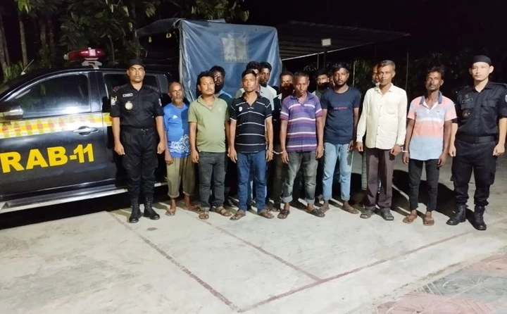 নোয়াখালীতে সড়কে চাঁদাবাজি: নগদ টাকাসহ গ্রেপ্তার ৩৪