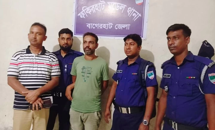 বাগেরহাটে ২৭ মামলার আসামি অস্ত্র ও গুলিসহ গ্রেপ্তার