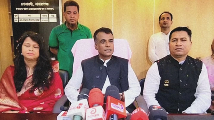 সোনারগাঁয়ে নবনির্বাচিত চেয়ারম্যানের দায়িত্ব গ্রহন