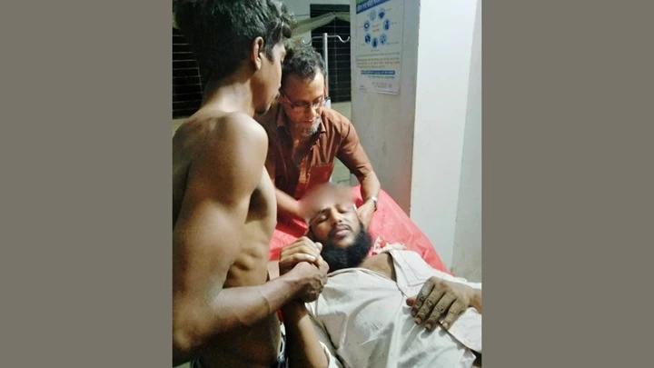বাগেরহাটে যুবককে কুপিয়ে জখম