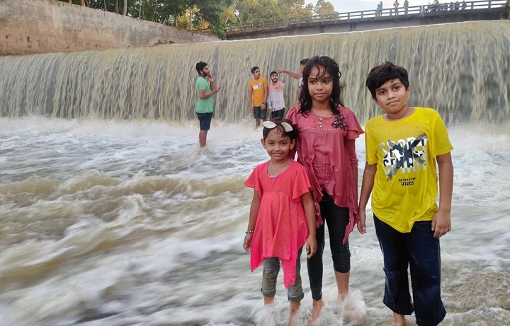 মাধবপুর বহরার রাবার ড্যাম পর্যটকদের পদচারণায় মুখরিত
