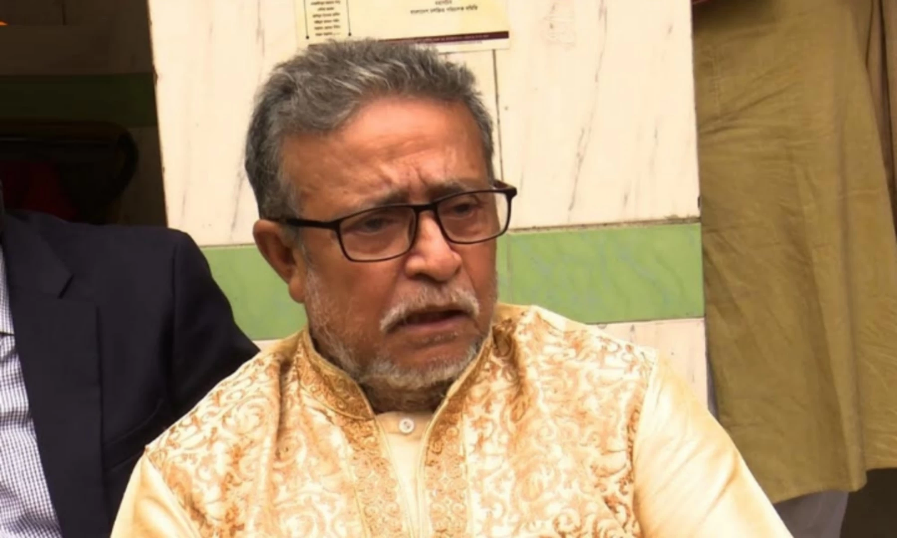 পরিচালকের গায়ে হাত তোলায় ক্ষুব্ধ ঝন্টু