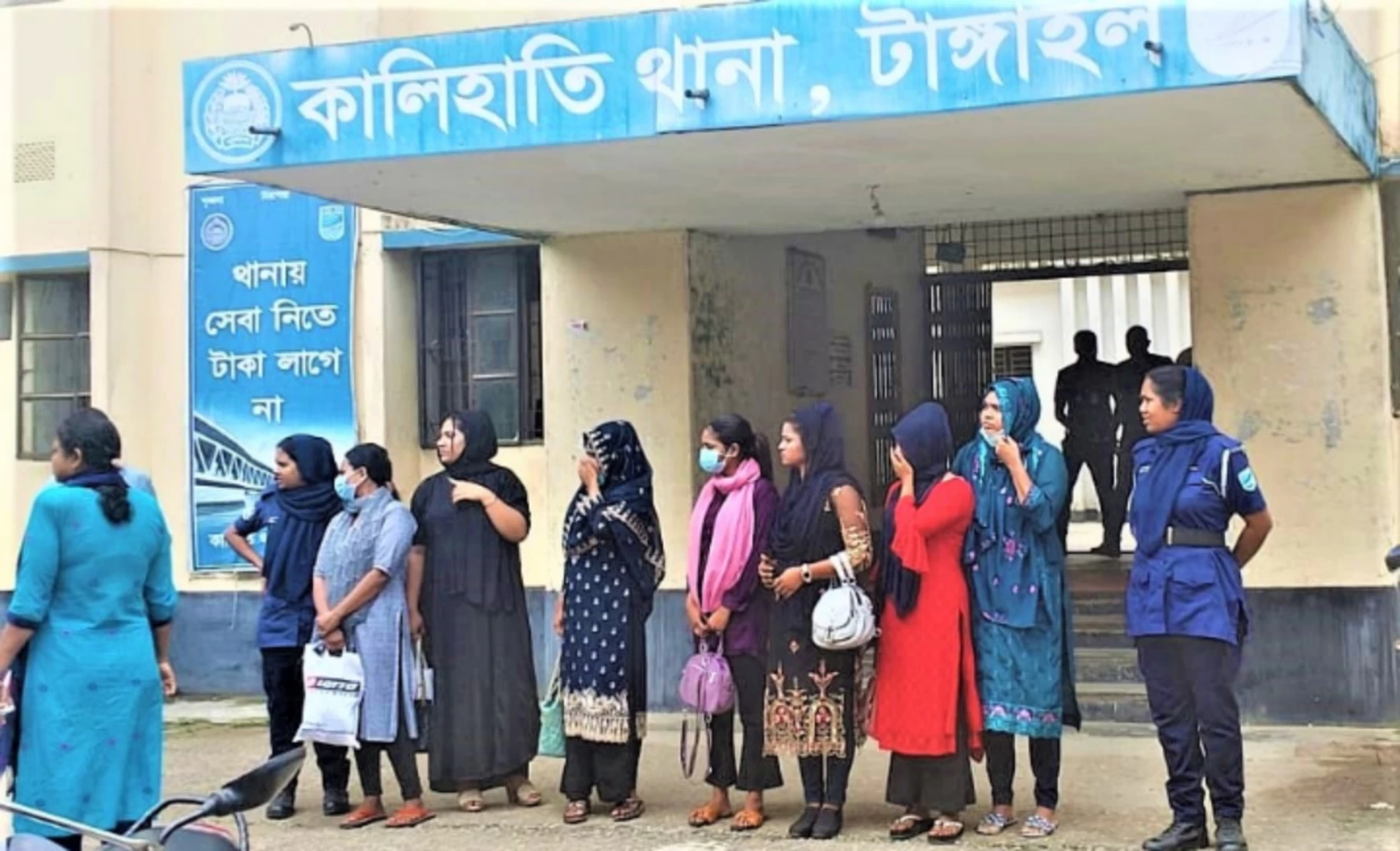 টাঙ্গাইলে বঙ্গবন্ধু ব্রিজ এলেঙ্গা রিসোর্টে খদ্দেরসহ সাত যৌনকর্মী গ্রেপ্তার
