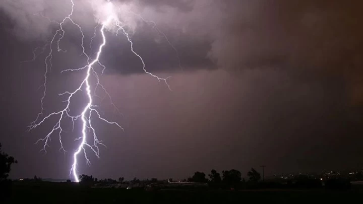পাটকেলঘাটায় বজ্রপাতে নিহত ২