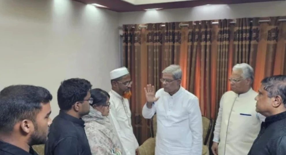 বিমান দুর্ঘটনায় নিহত পাইলট তৌকিরের বাসায় বিএনপি মহাসচিব