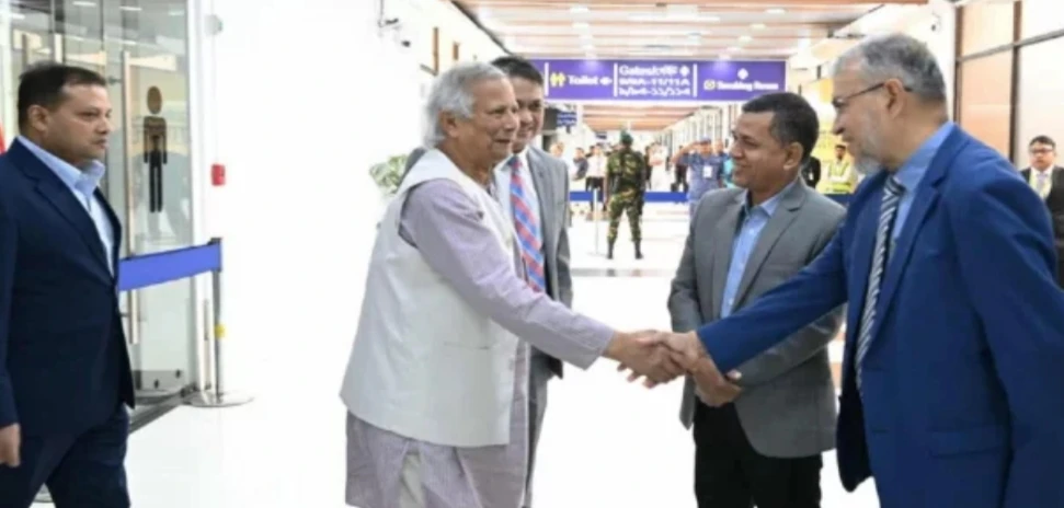 দেশে ফিরেছেন প্রধান উপদেষ্টা